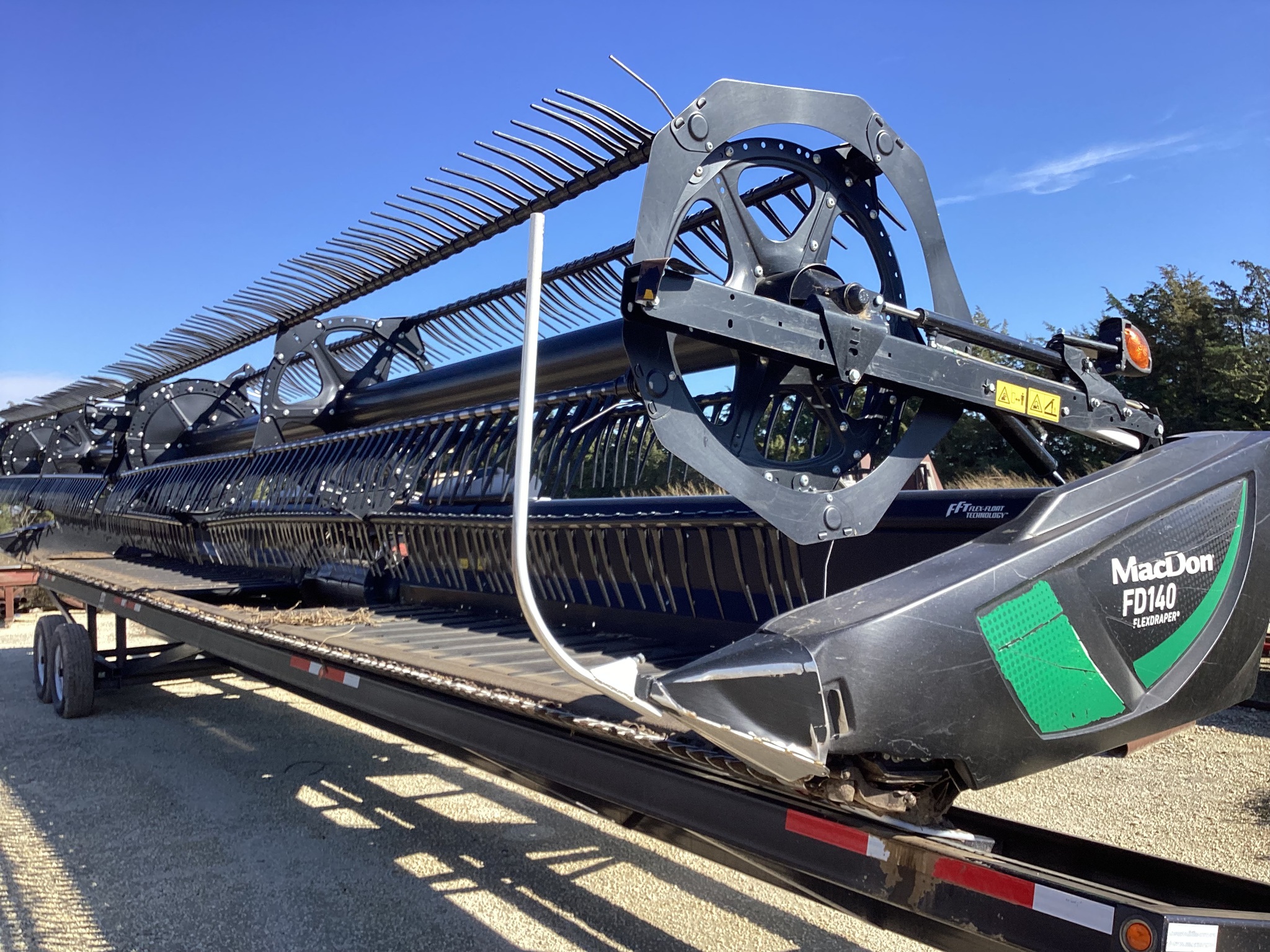 2018 MacDon FD140 Image 2