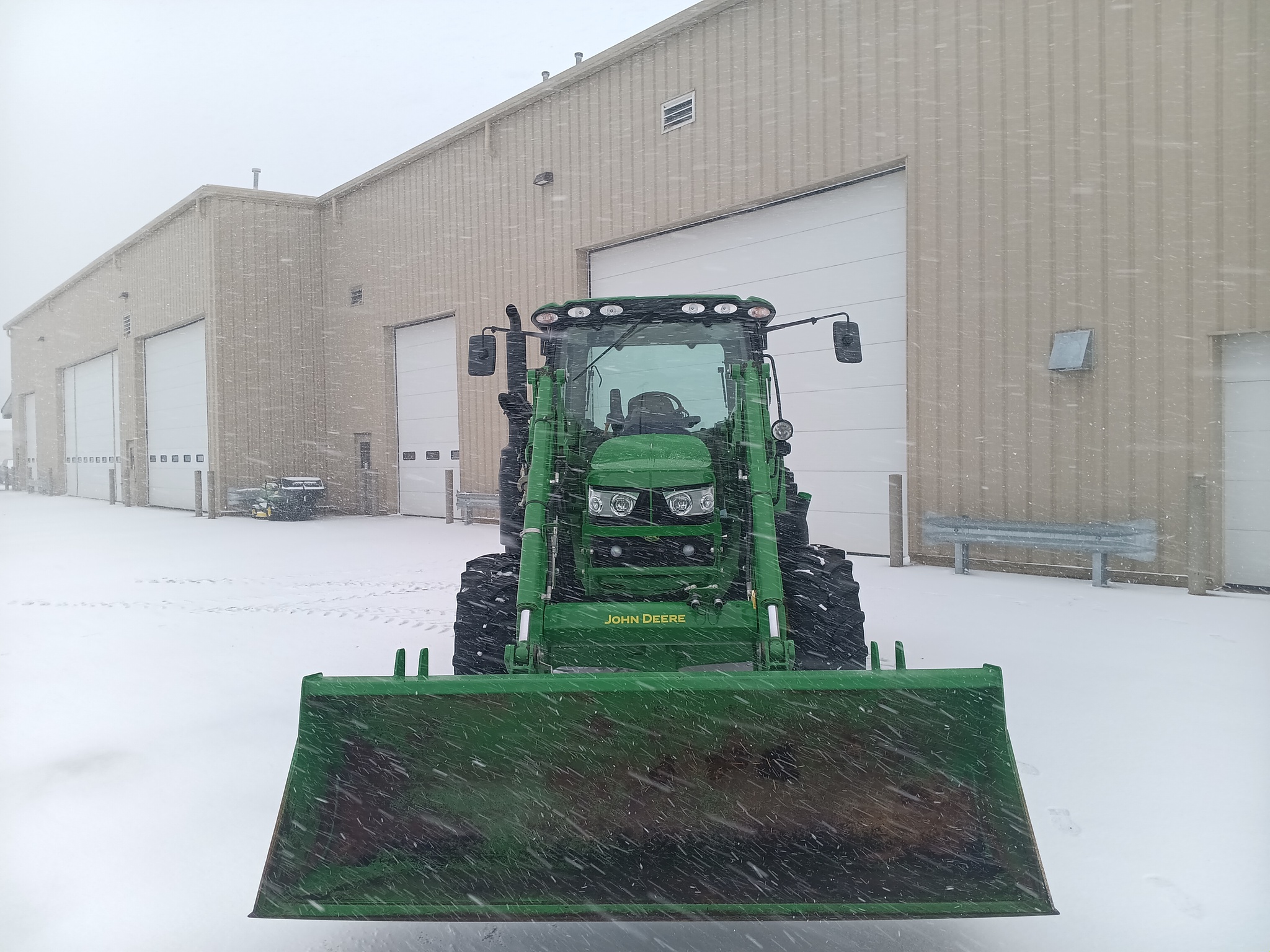 2018 John Deere 6110R Image 8