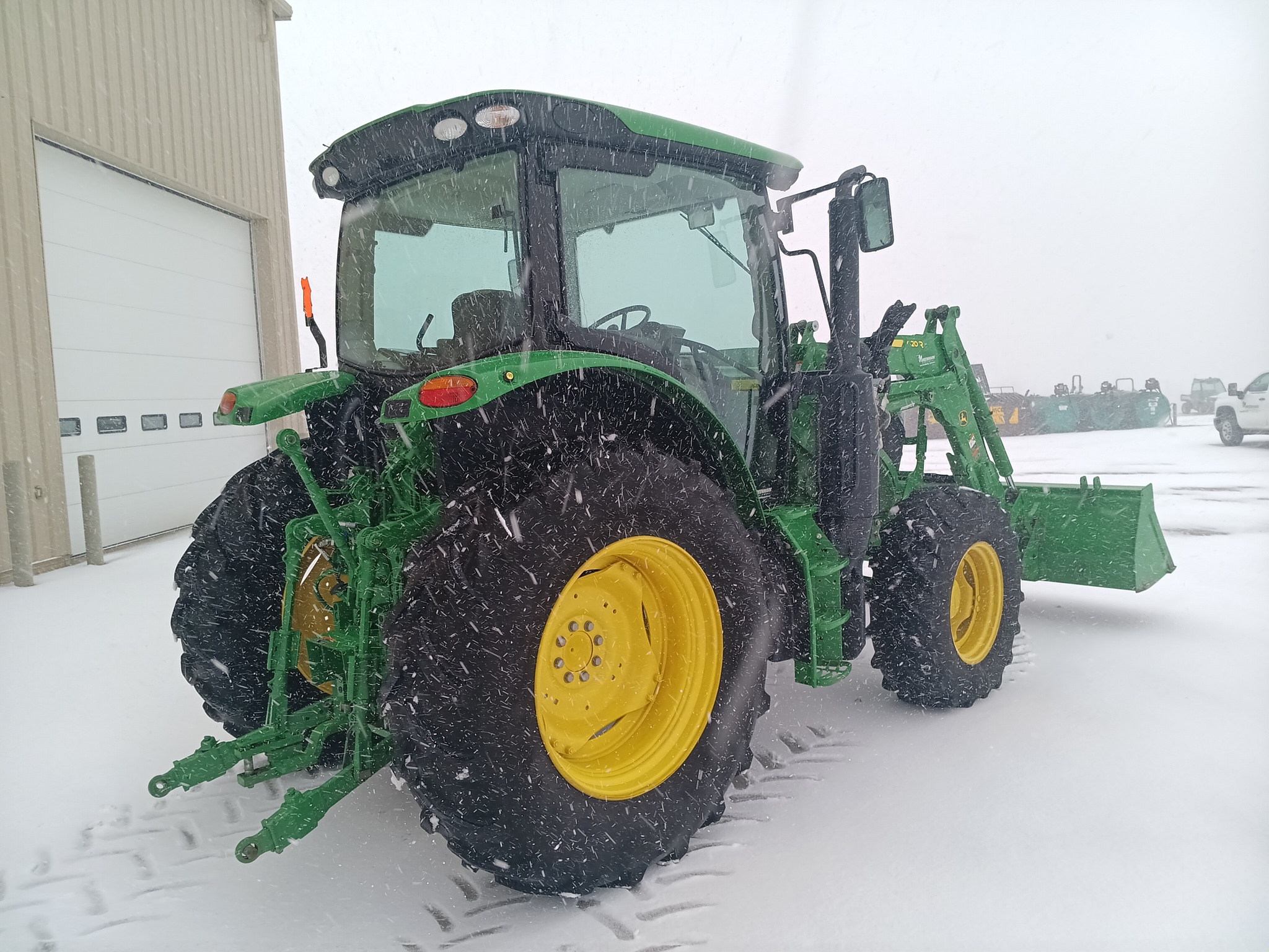 2018 John Deere 6110R Image 3