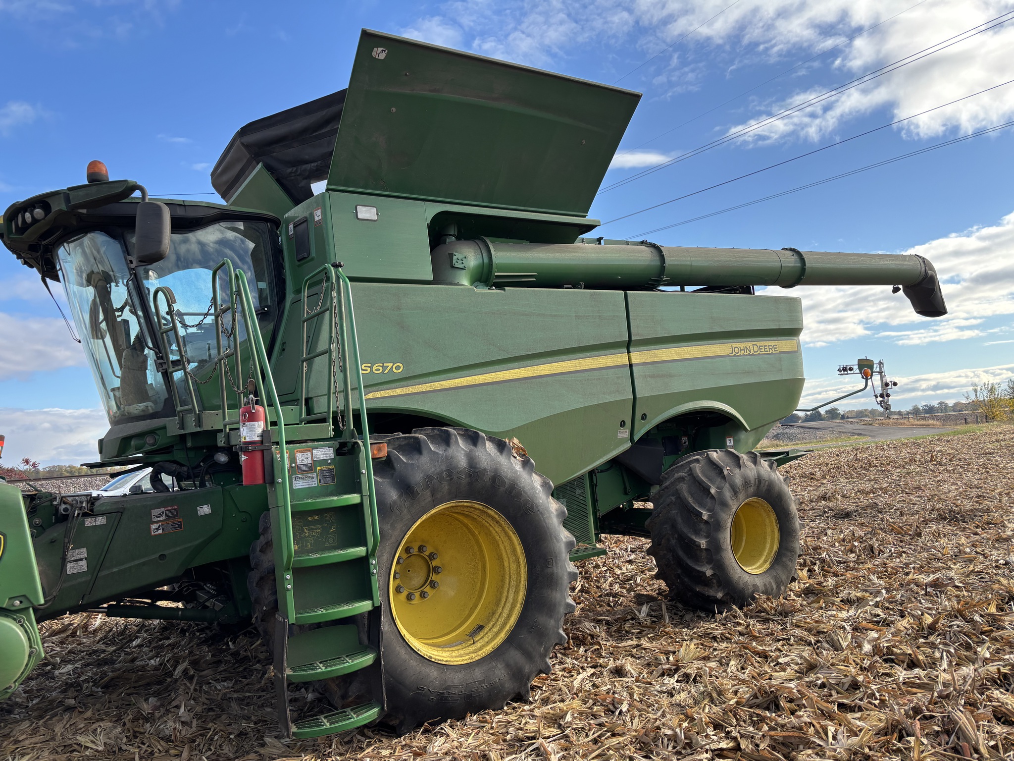 2016 John Deere S670 Image 5