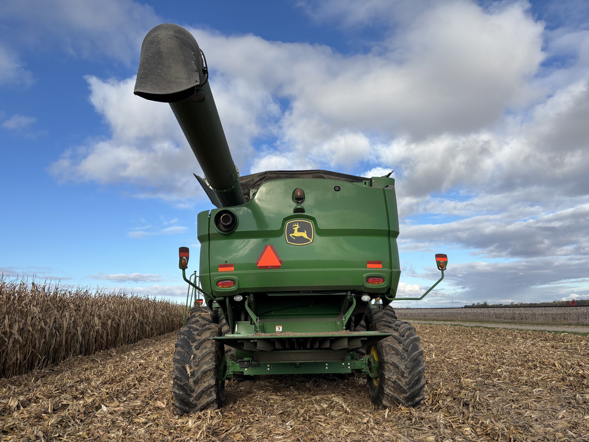 2016 John Deere S670 Image 3