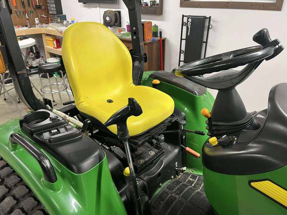2012 John Deere 3320 - Photo10