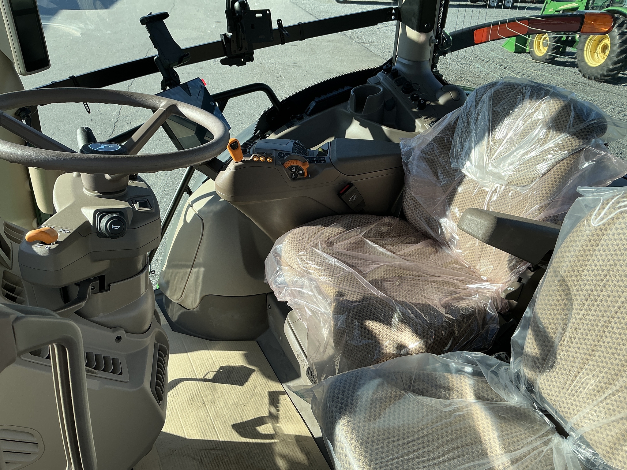 2025 John Deere 6R 195 Image 8