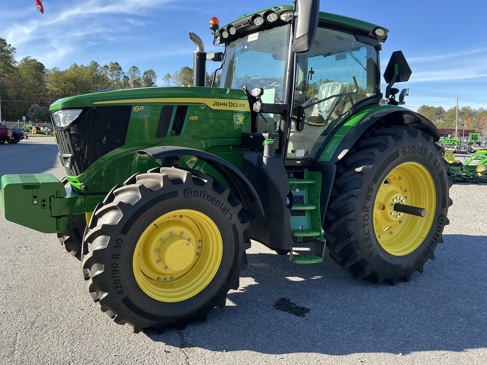 2025 John Deere 6R 195 Image 1