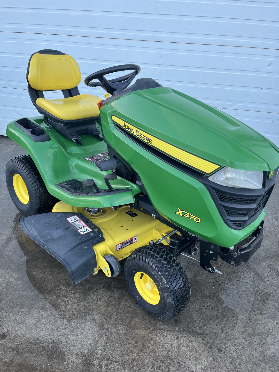 2019 John Deere X370 Image 2