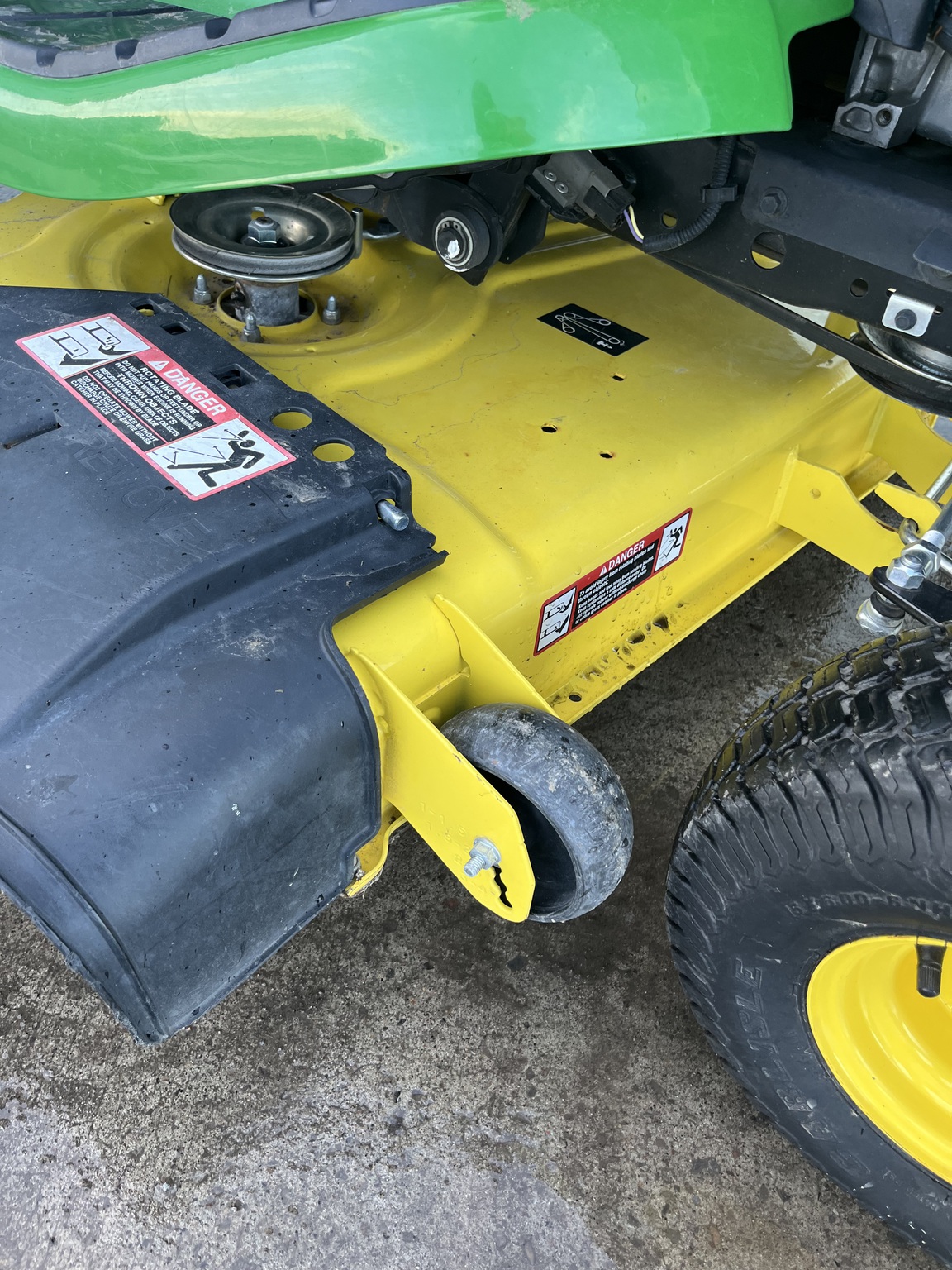 2019 John Deere X370 Image 5