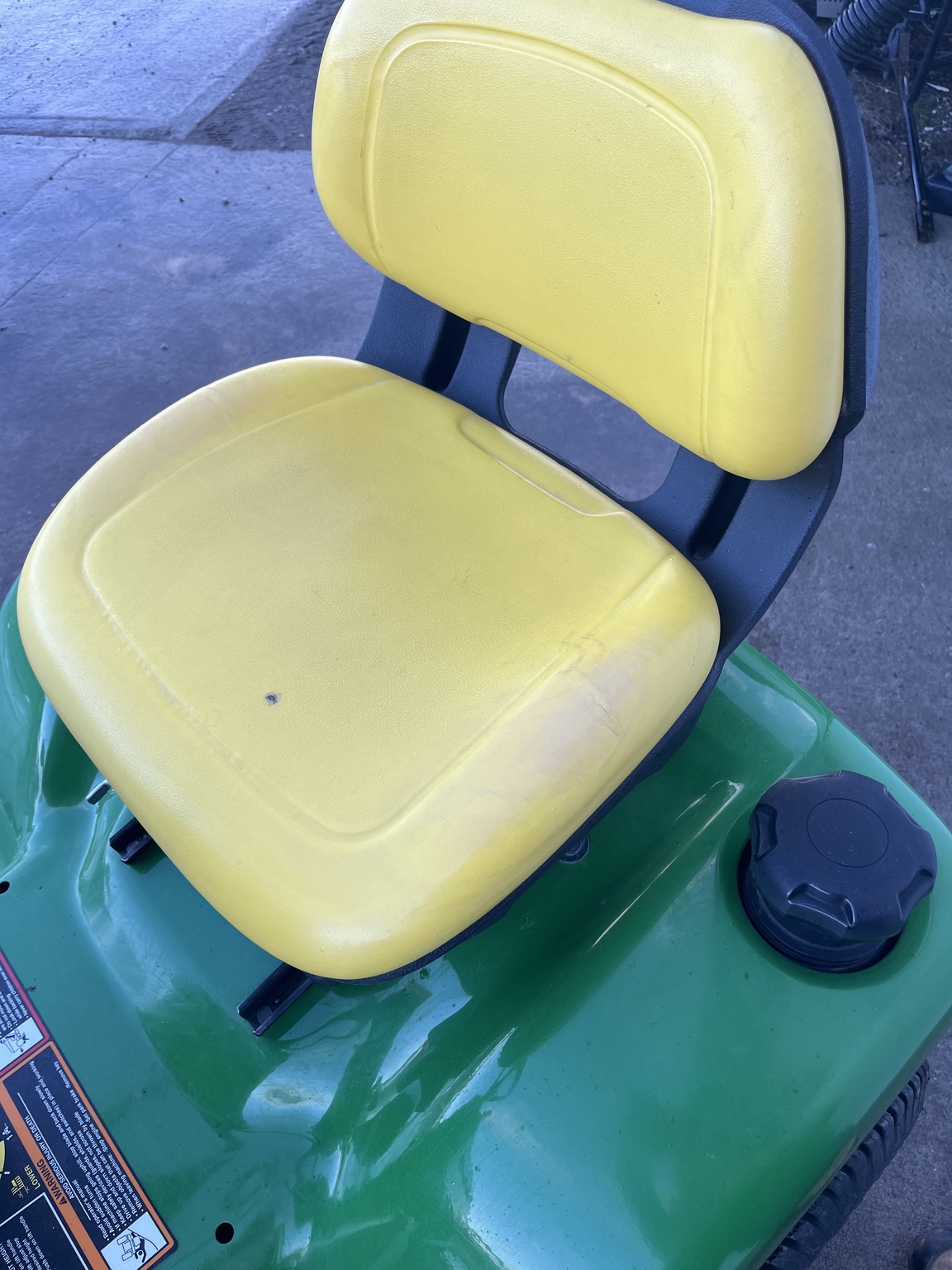 2019 John Deere X370 Image 8