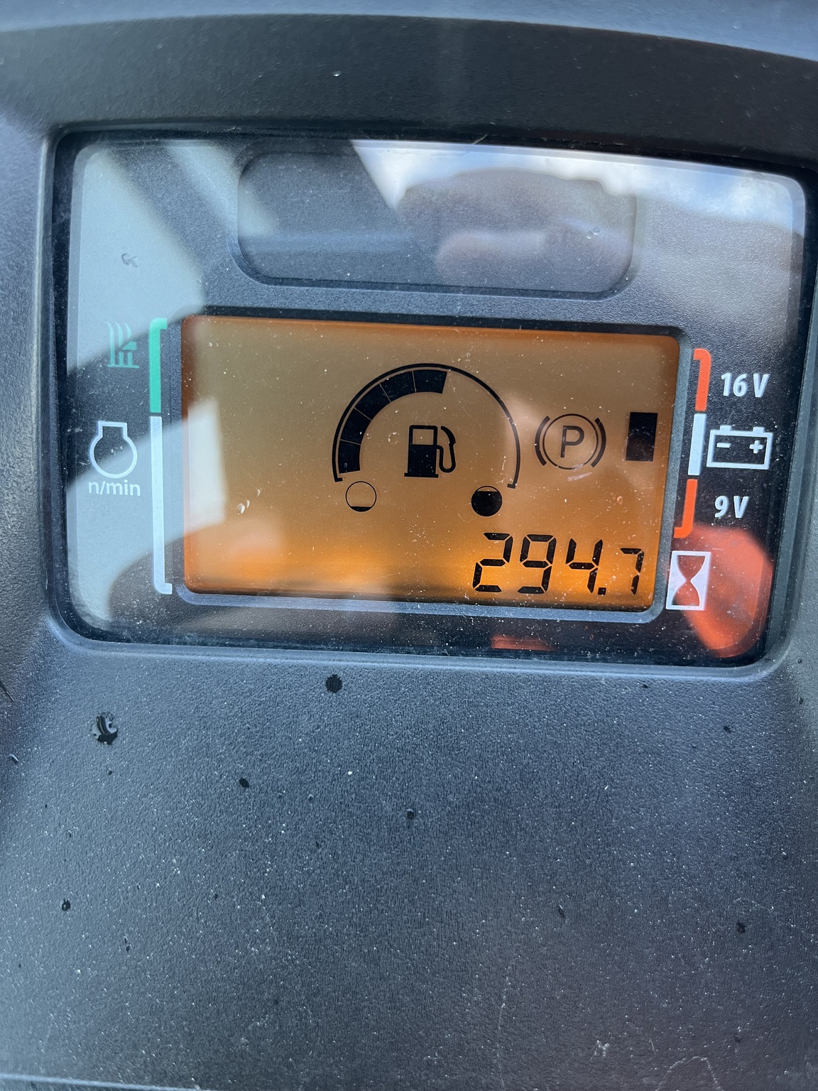 2019 John Deere X370 Image 9