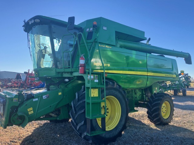 2011 John Deere 9570 STS Image 2