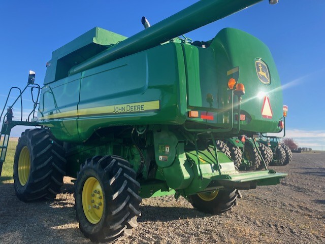 2011 John Deere 9570 STS Image 3