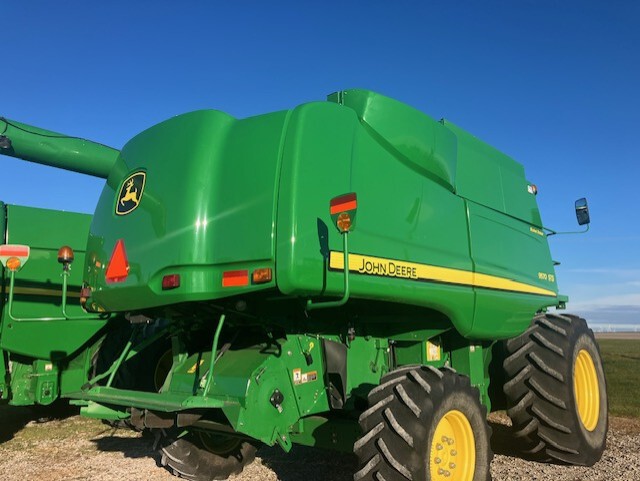 2011 John Deere 9570 STS Image 4