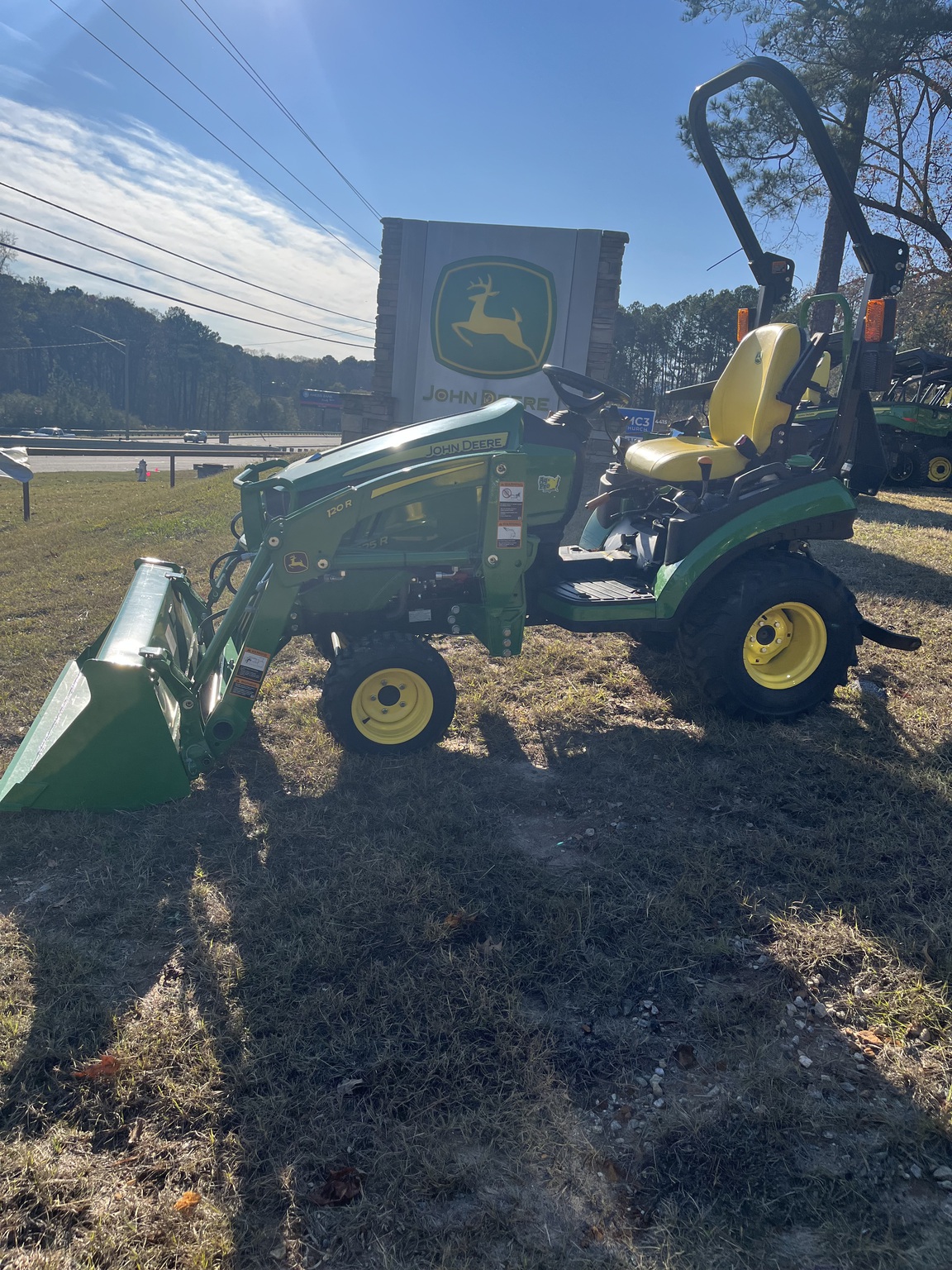 2024 John Deere 1025R Image 2