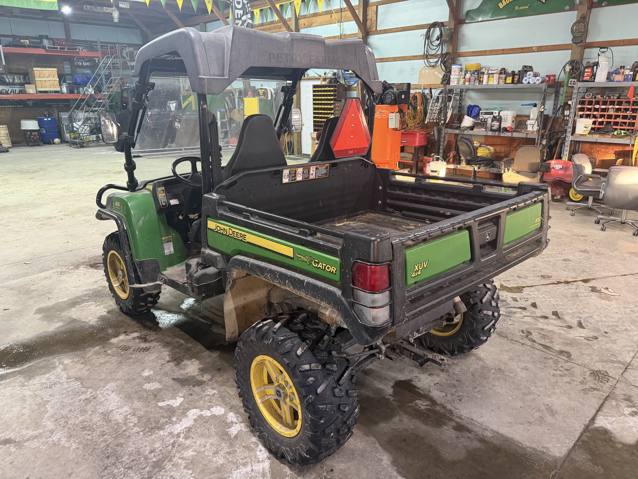 2013 John Deere XUV 825I GREEN Image 4