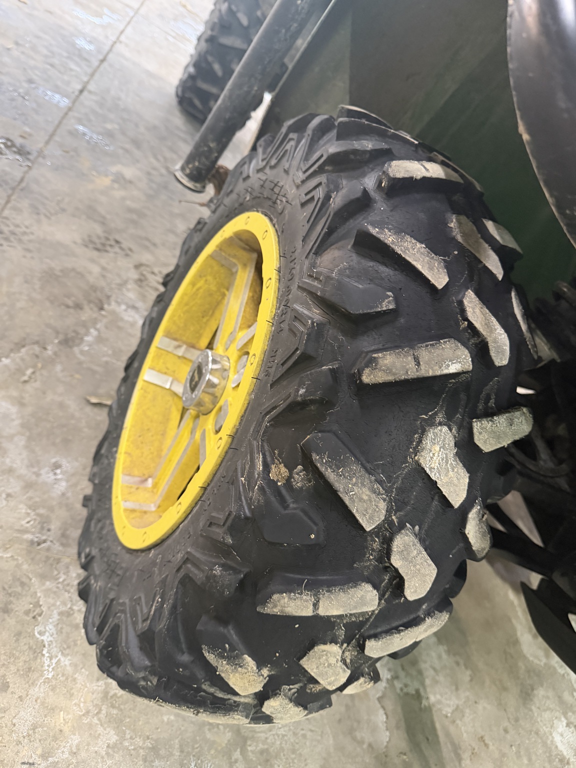 2013 John Deere XUV 825I GREEN Image 11