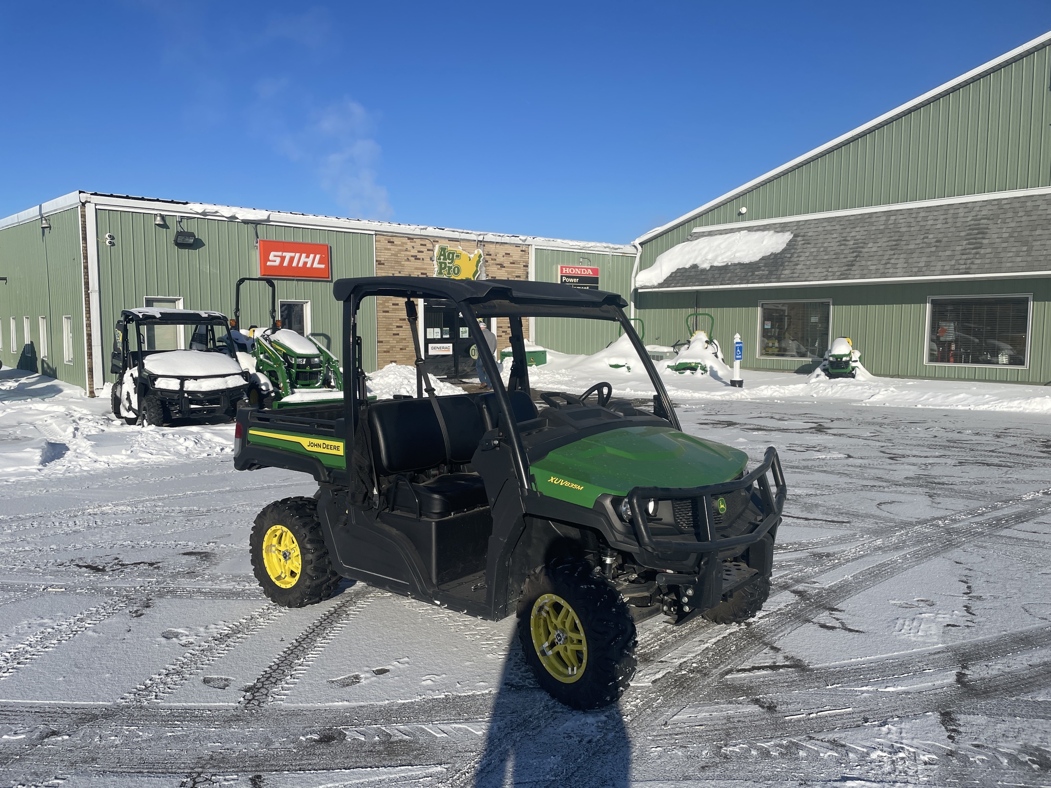 2023 John Deere 835M Image 1