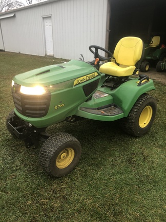 Photo of 2016 John Deere X710