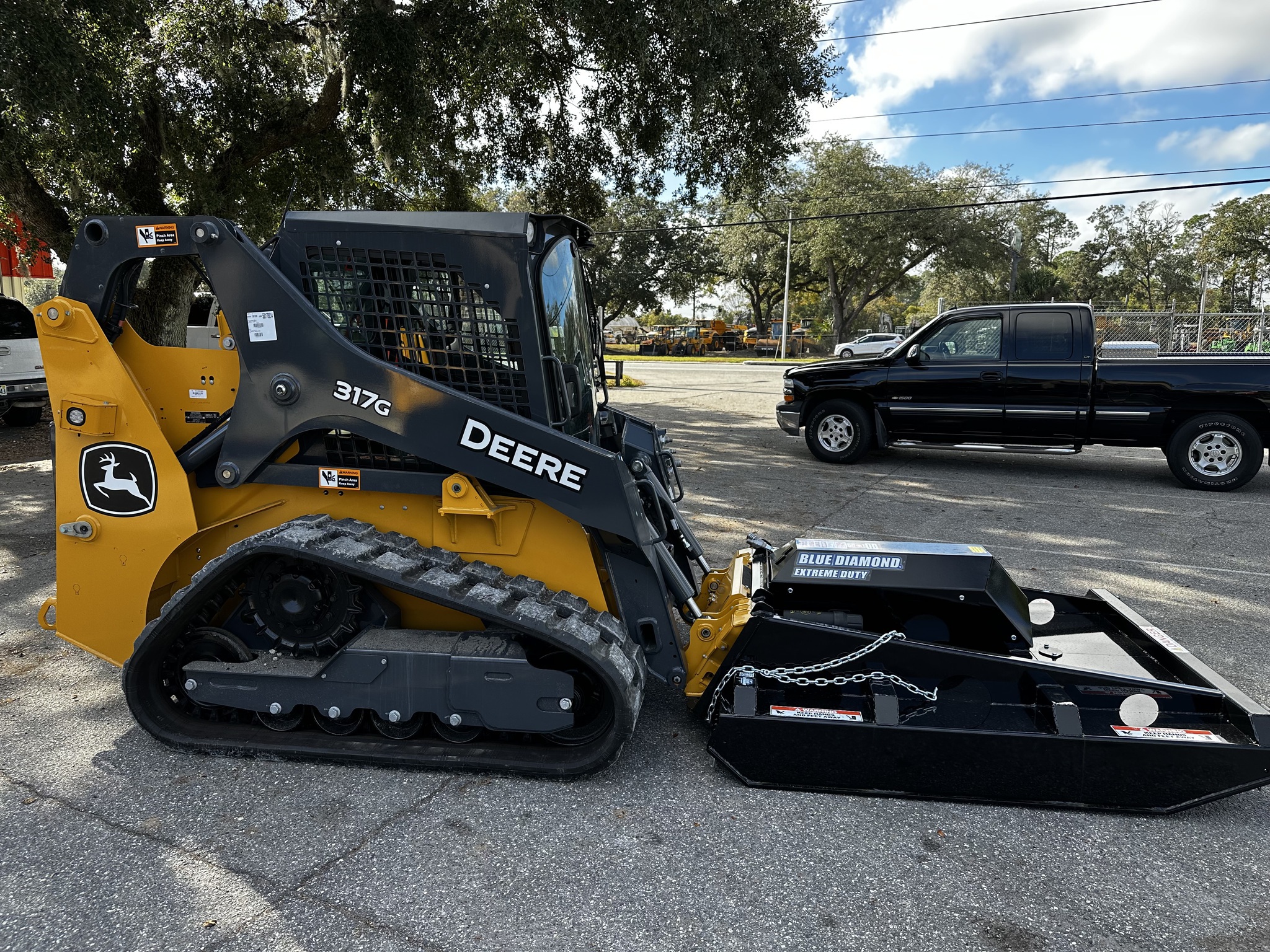 2025 John Deere 317G Image 2