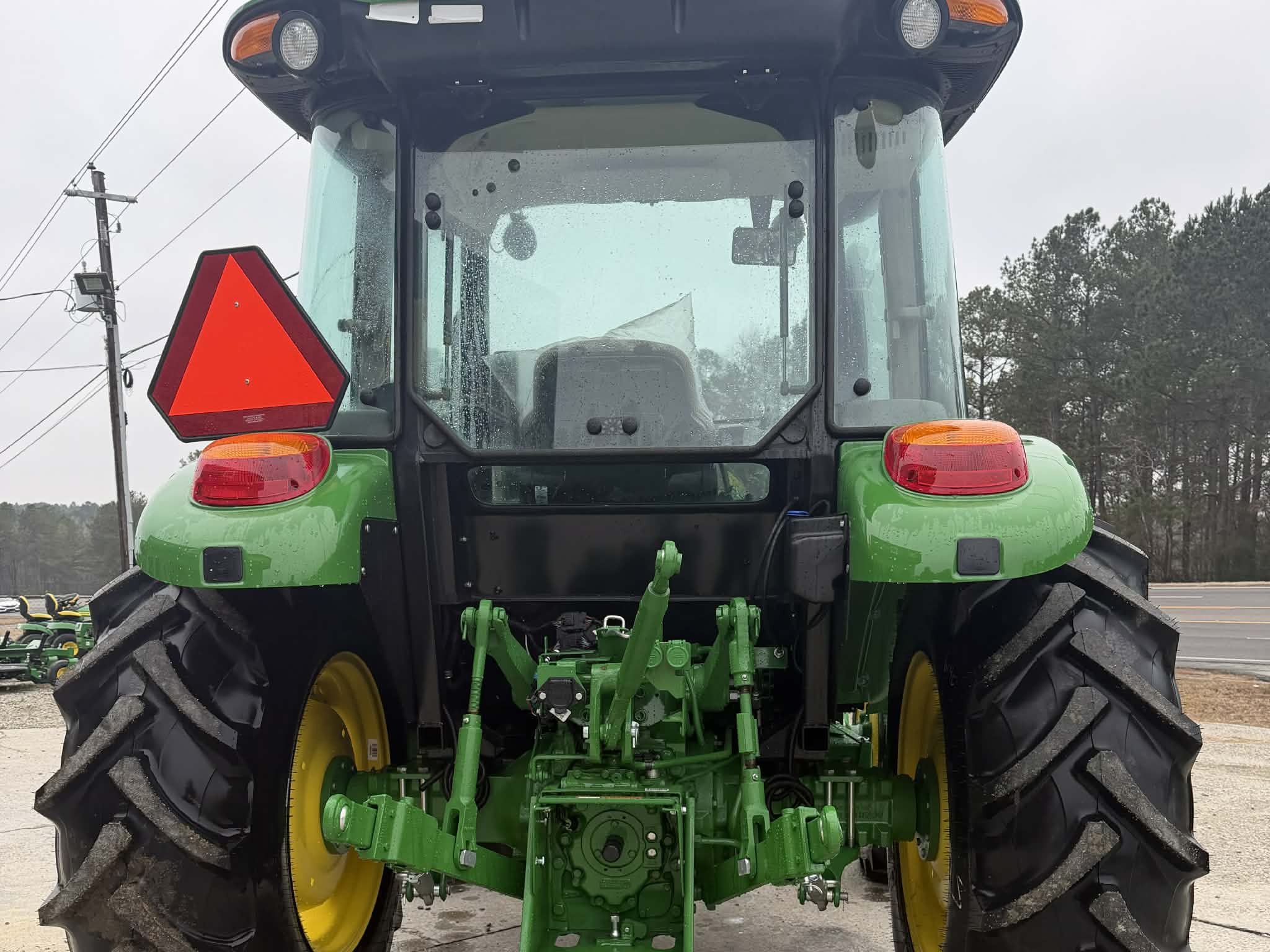 2025 John Deere 5075E Image 4