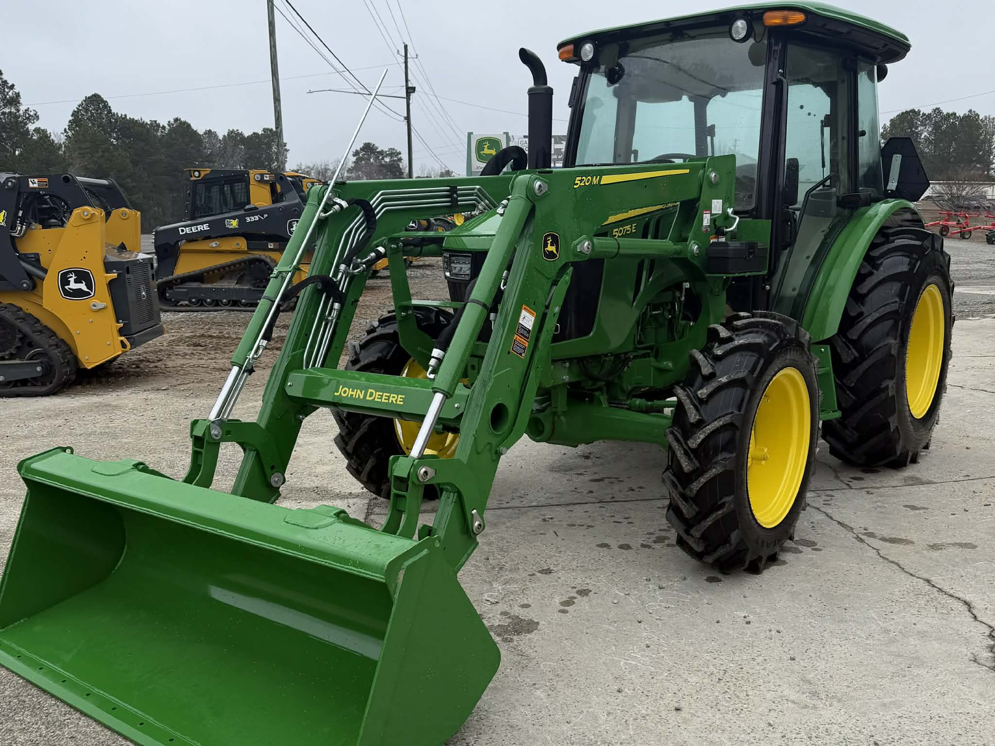 2025 John Deere 5075E Image 3
