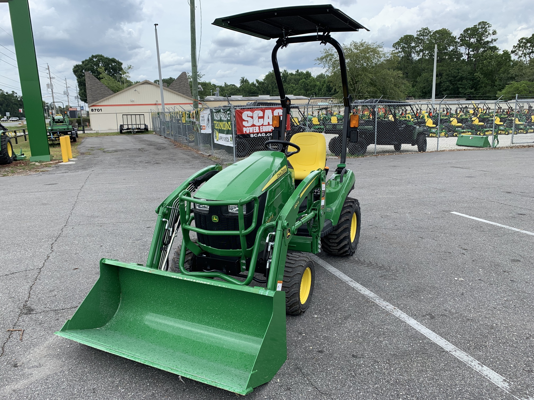 2026 John Deere 1023E Image 3