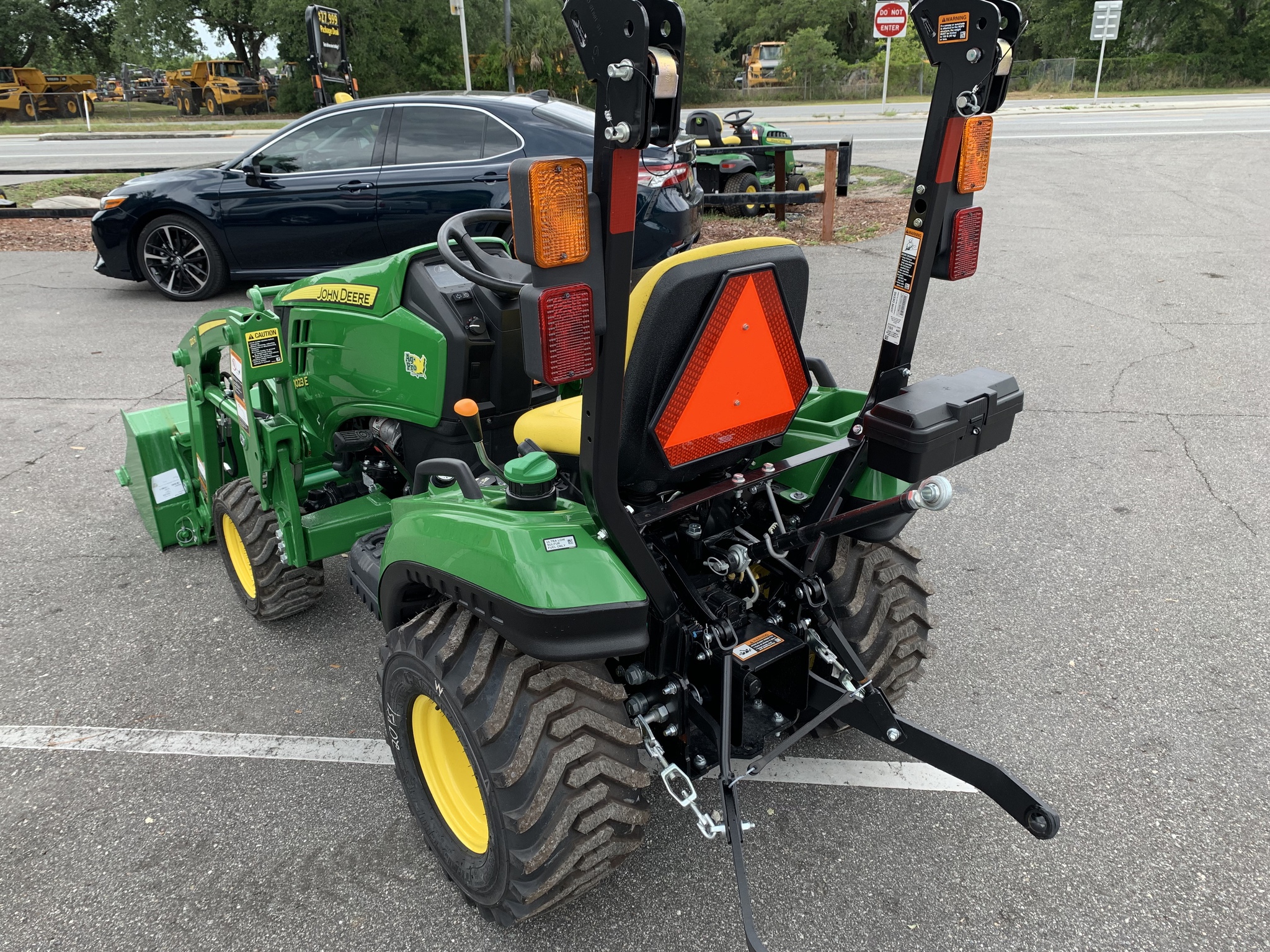 2026 John Deere 1023E Image 5