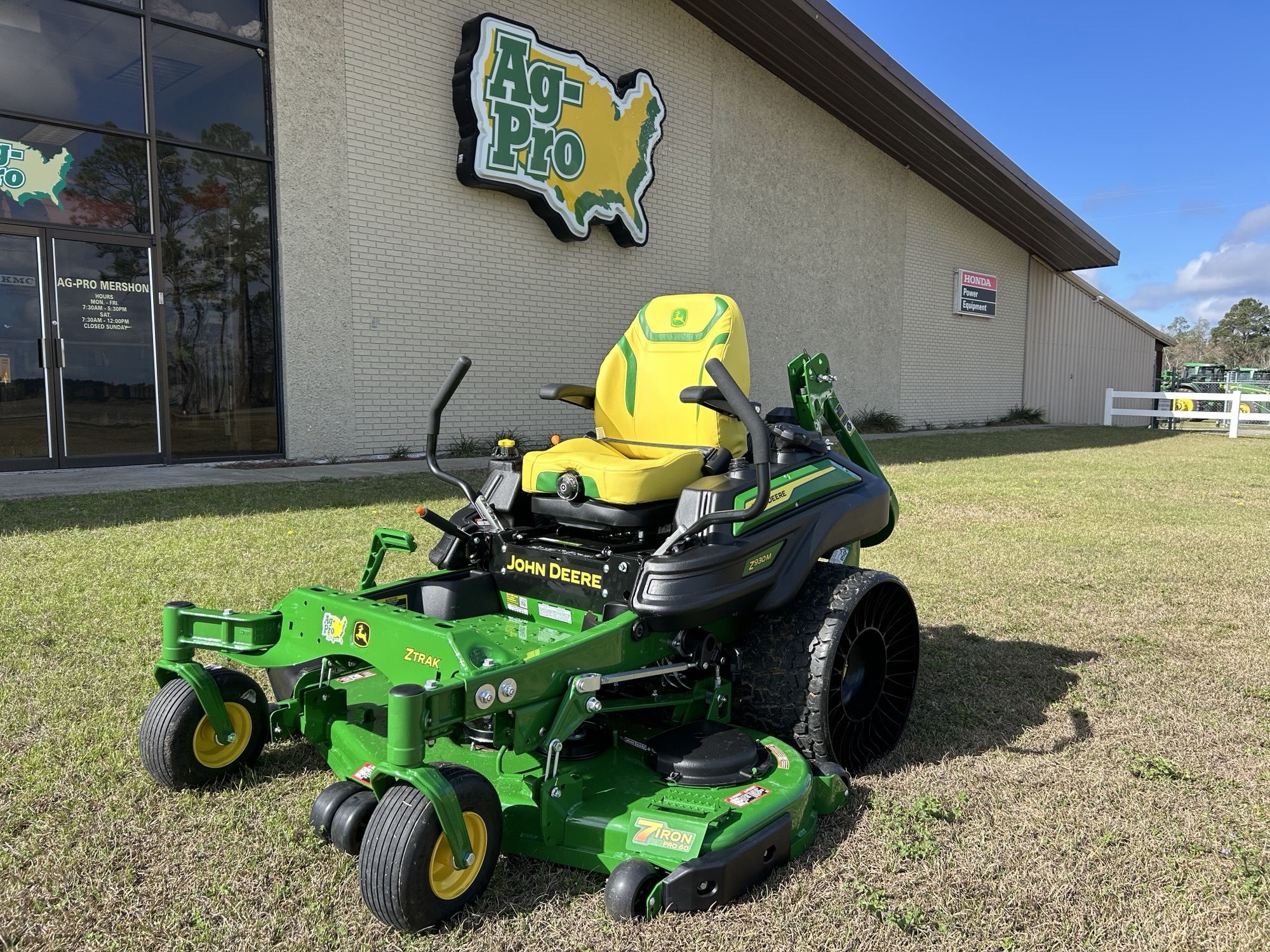 2026 John Deere Z930M Image 1