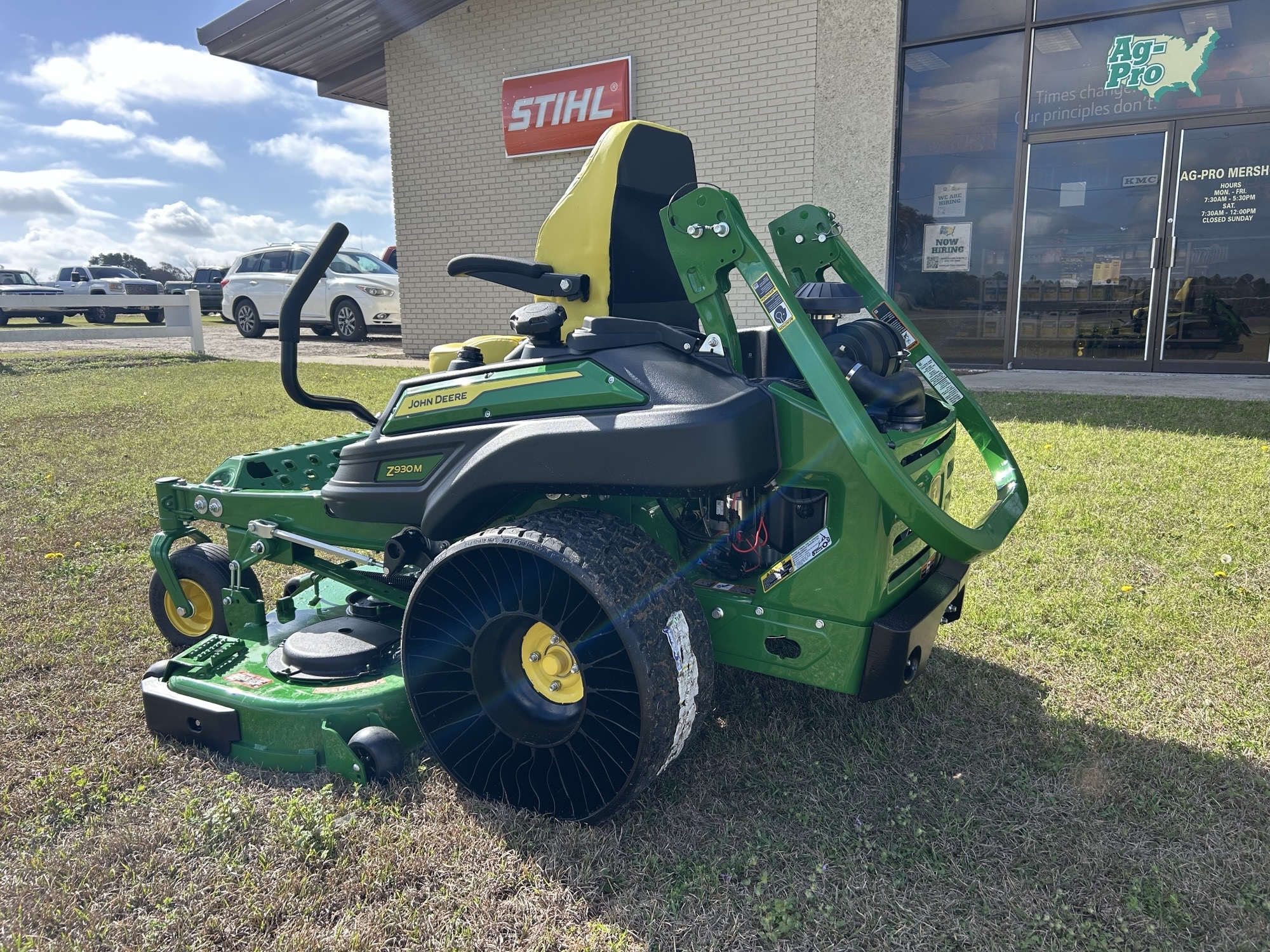 2026 John Deere Z930M Image 3