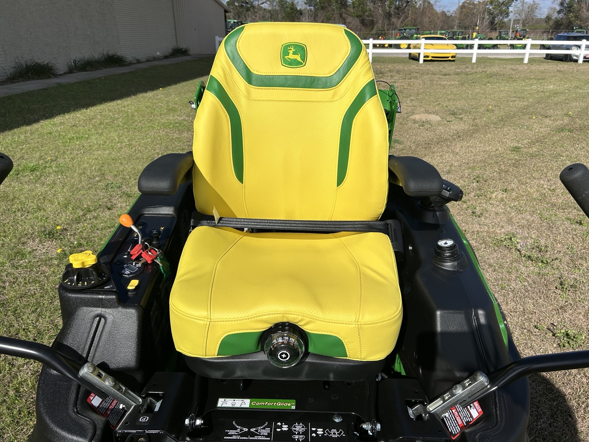 2026 John Deere Z930M Image 8
