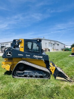  John-Deere 325G