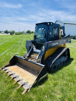  John-Deere 325G
