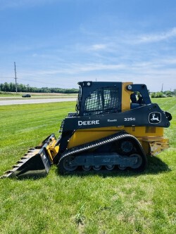  John-Deere 325G