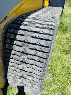  John-Deere 325G