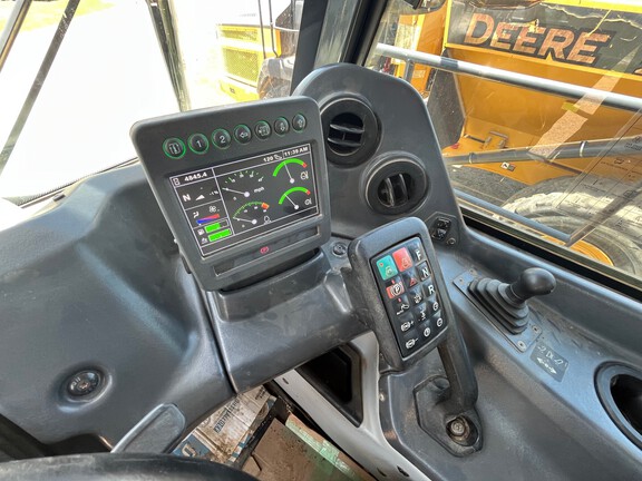 2020 John Deere 260E-7