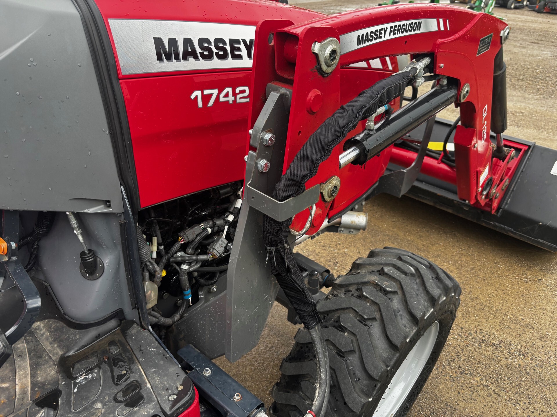 2018 Massey Ferguson 1742 Image 6