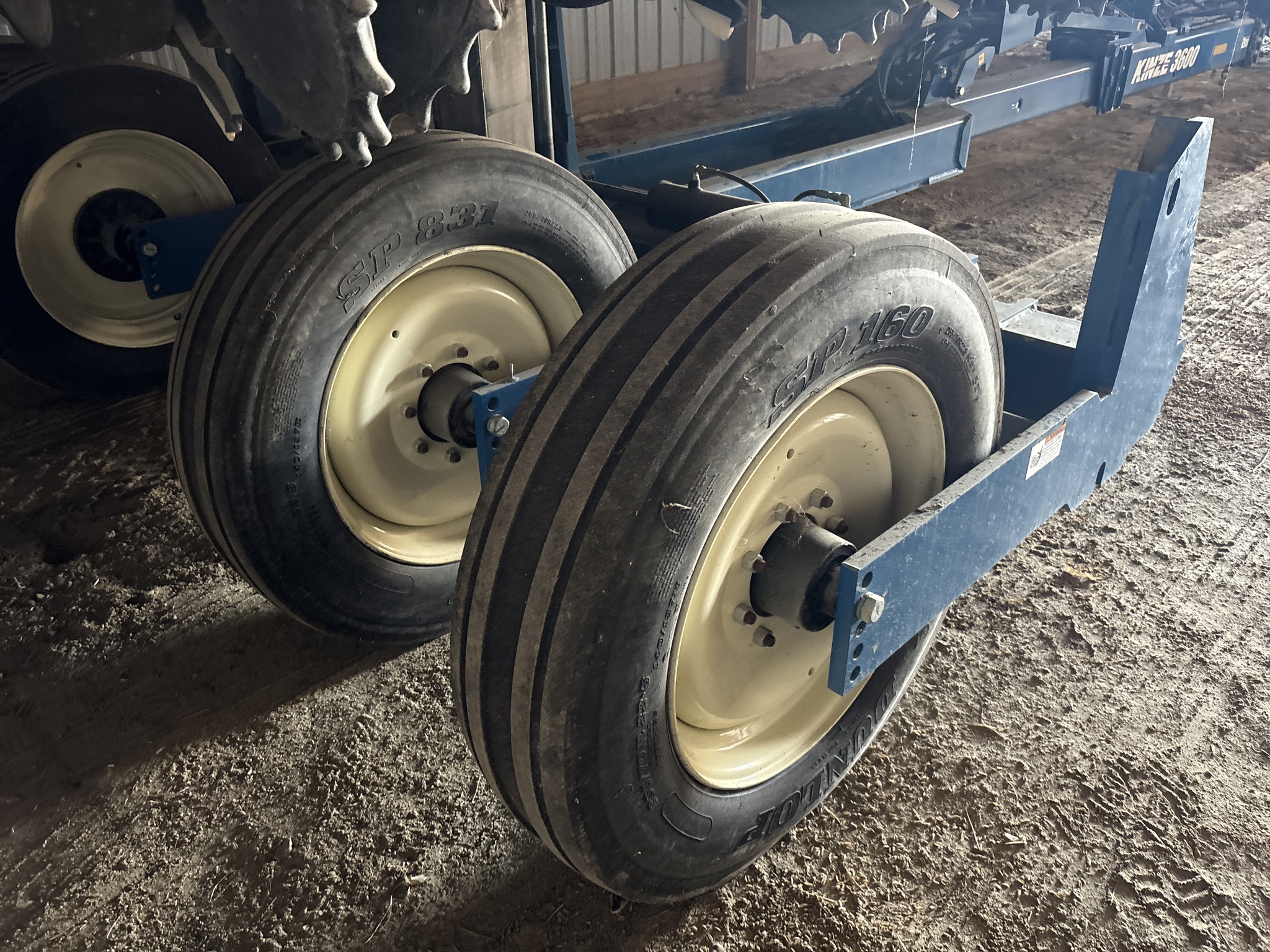 Used 2019 Kinze 3600 Planters: Drawn at Koenig Equipment in Anna, OH - PhotoXL12