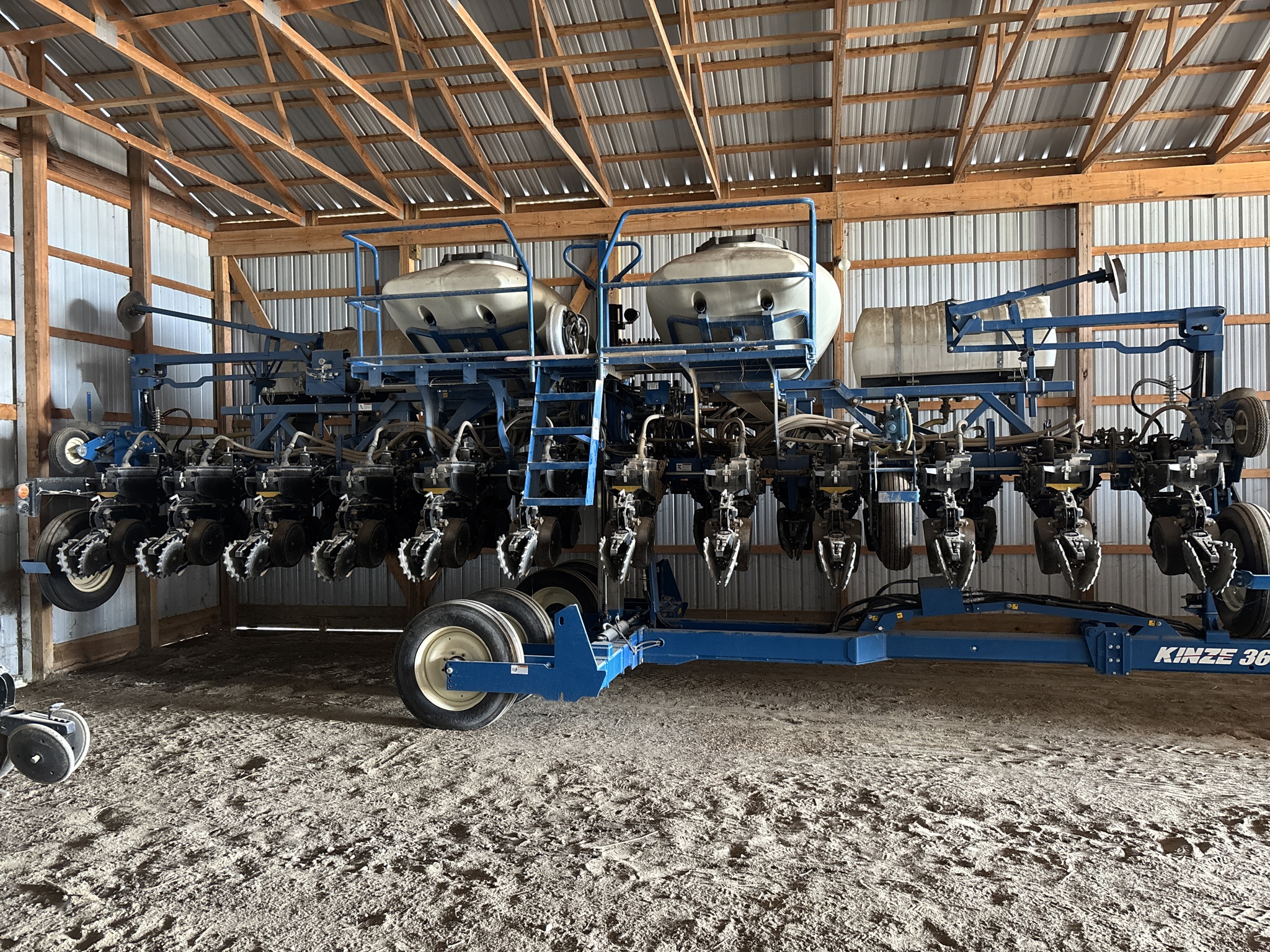 Used 2019 Kinze 3600 Planters: Drawn at Koenig Equipment in Anna, OH - PhotoXL3