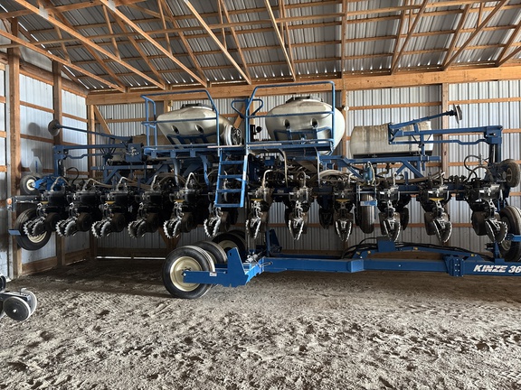 Used 2019 Kinze 3600 Planters: Drawn at Koenig Equipment in Anna, OH - Photo3