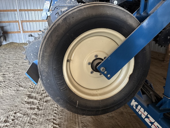 Used 2019 Kinze 3600 Planters: Drawn at Koenig Equipment in Anna, OH - Photo21