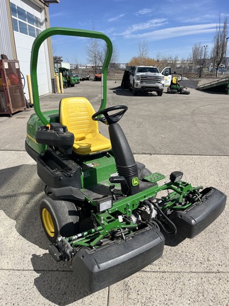 Used 2016 John Deere 2500EHD Tri-Plex Greens Mower (Diesel) Riding Greens Mowers at Horizon Ag & Turf in Calgary, AB - Photo2