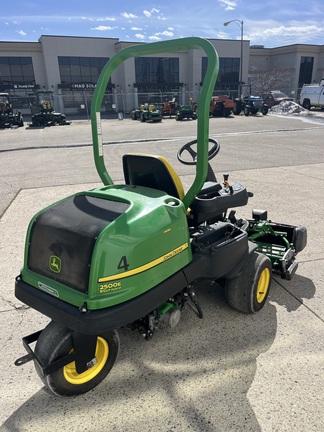 Used 2016 John Deere 2500EHD Tri-Plex Greens Mower (Diesel) Riding Greens Mowers at Horizon Ag & Turf in Calgary, AB - Photo3