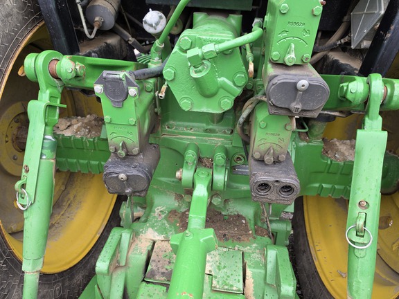 1991 John-Deere 4555