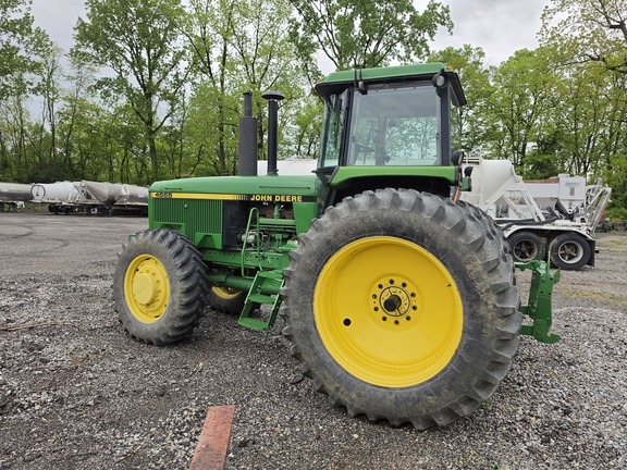 1991 John-Deere 4555