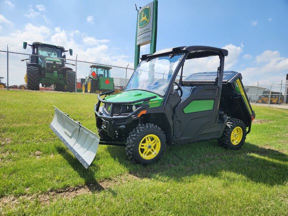 Photo of a 2024 John Deere XUV 835M