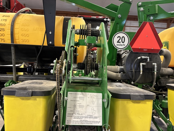 Used 2025 John Deere 1765 Planters: Drawn at Koenig Equipment in Anna, OH - Photo11