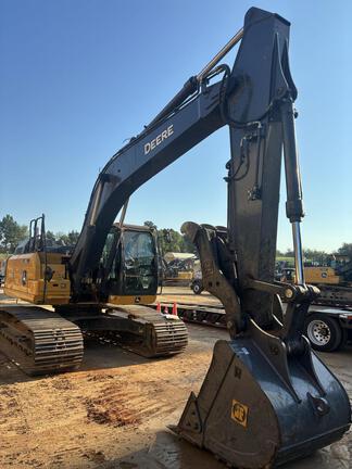 Photo of 2023 John Deere 210G LC