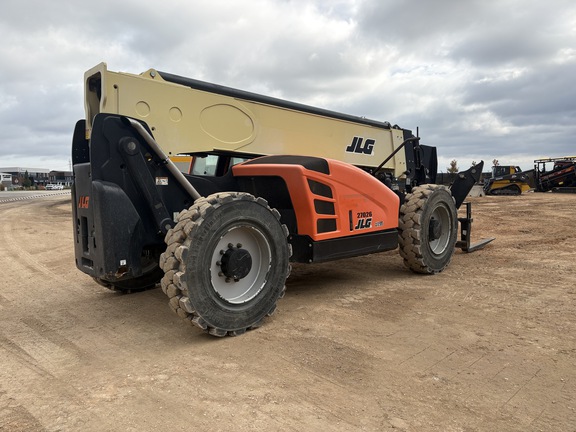 2021 JLG 1055
