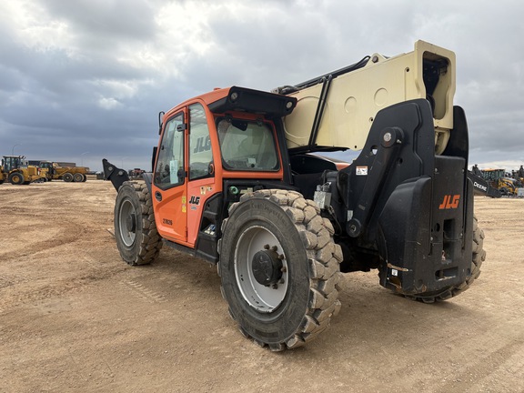 2021 JLG 1055