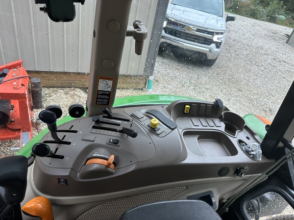Photo of 2022 John Deere 5100E