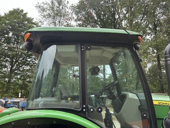 Photo of 2022 John Deere 5100E