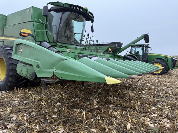  John Deere C8R